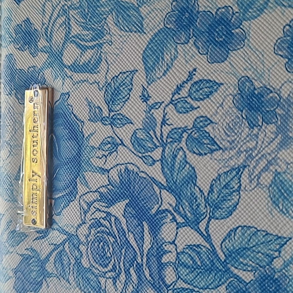NWT Simply Southern Blue and White Floral Wallet Wristlet. - Picture 5 of 7